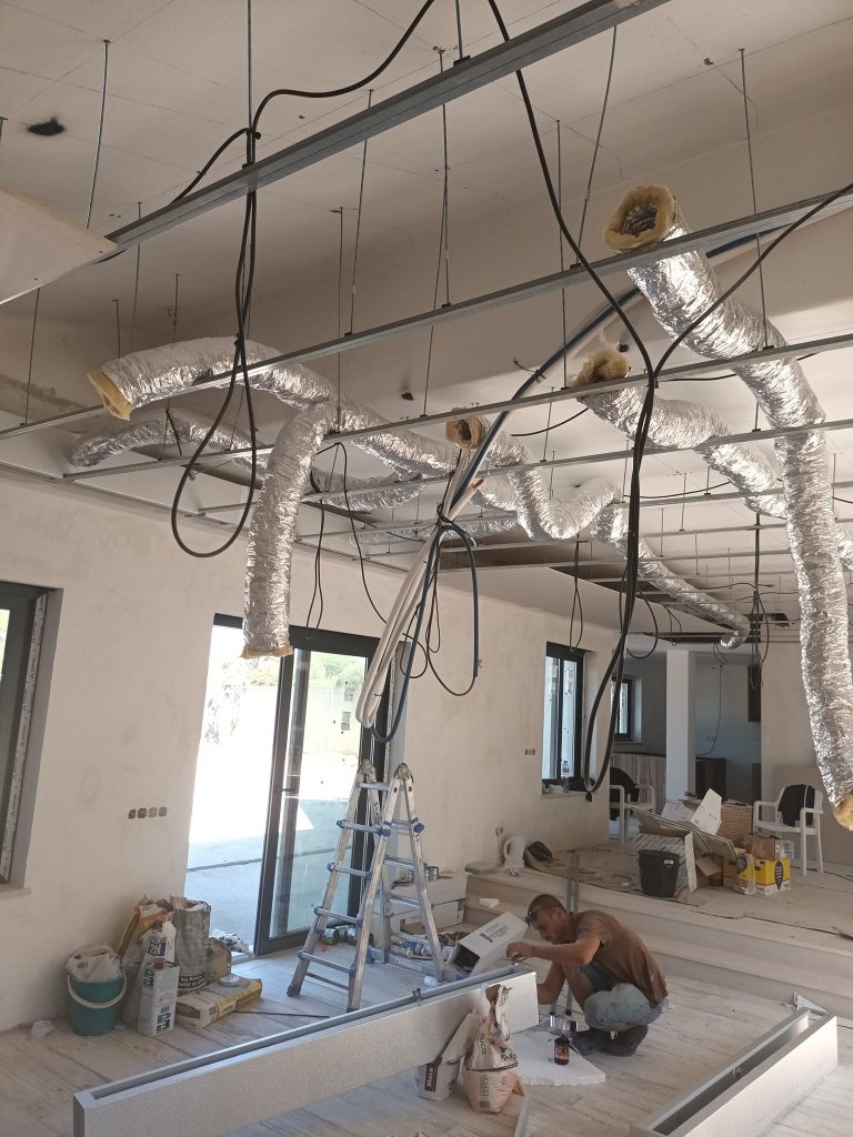 Montagem de condutas de ar condicionados quinta de lago